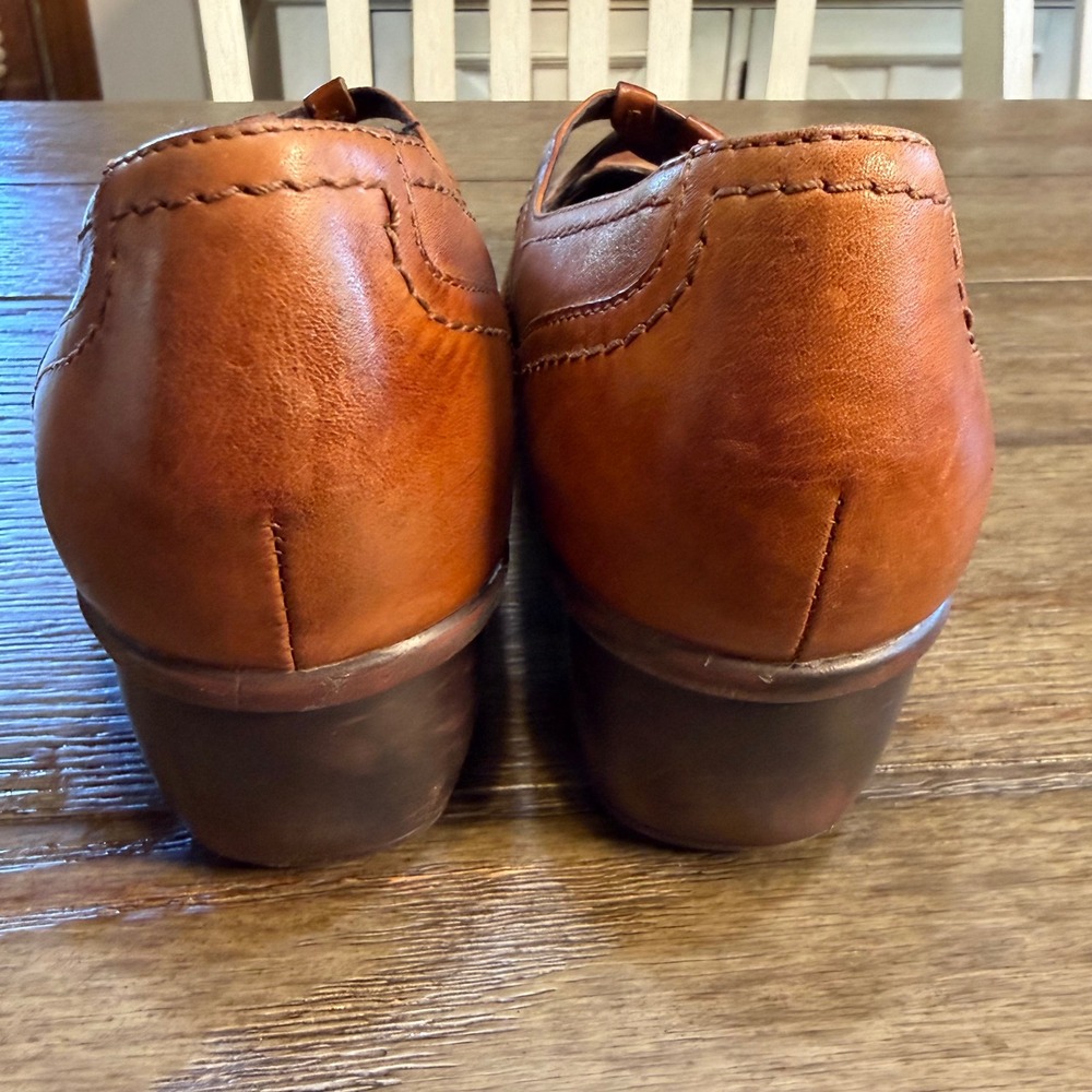 Clarks Women Cognac Brown Leather T-Strap Mary Jane Pumps Low Heel Shoes 10 - Picture 4 of 9